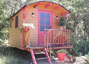 Roulotte romantique chauffée en Cévennes